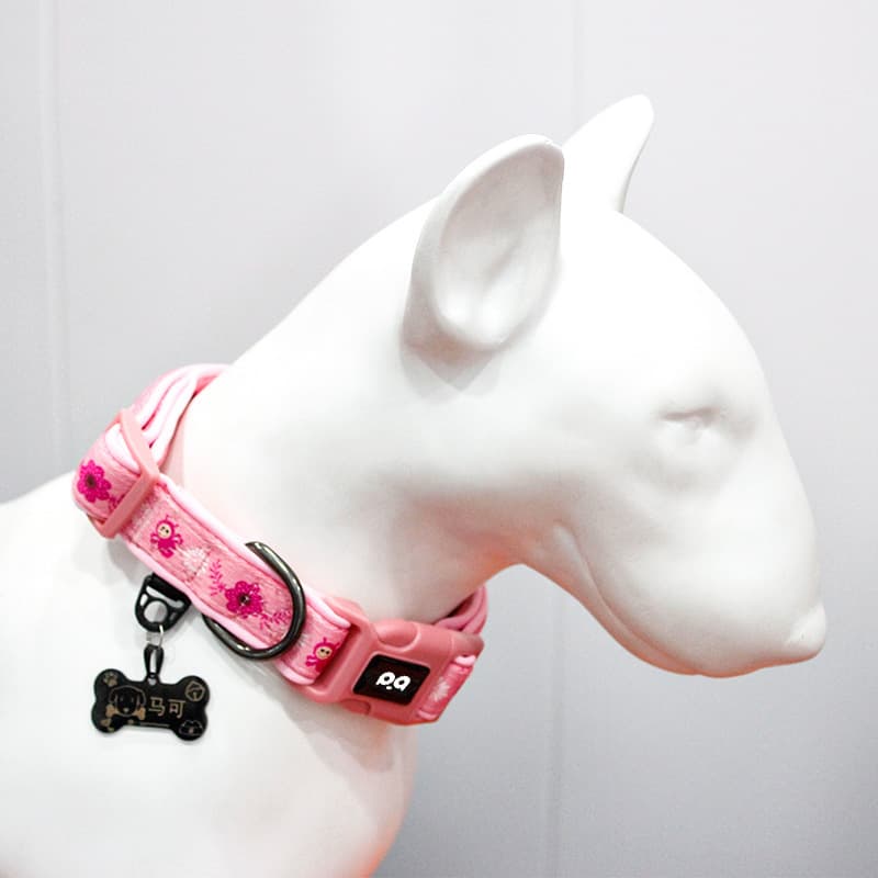 犬首輪 花柄刺繍入り太めベルトの可愛い犬首輪